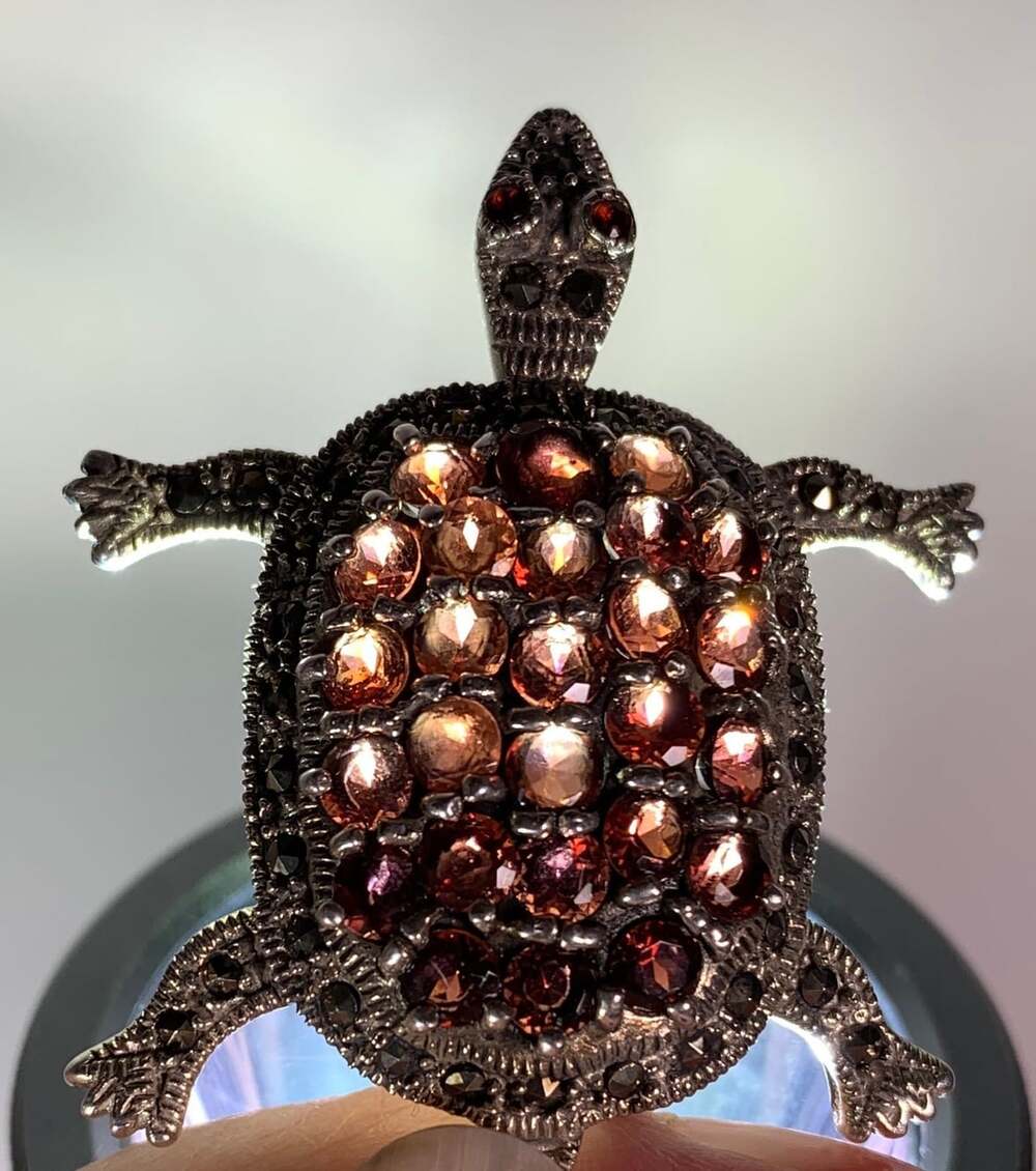 Garnet Turtle Brooch 925 Silver - Picture 4 of 5
